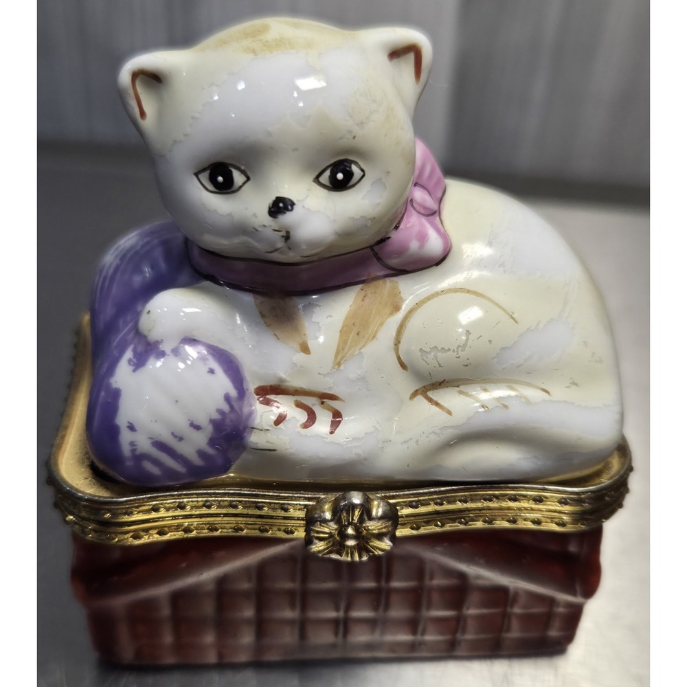 Vintage Porcelain Trinket Box Cat‎ On A Basket